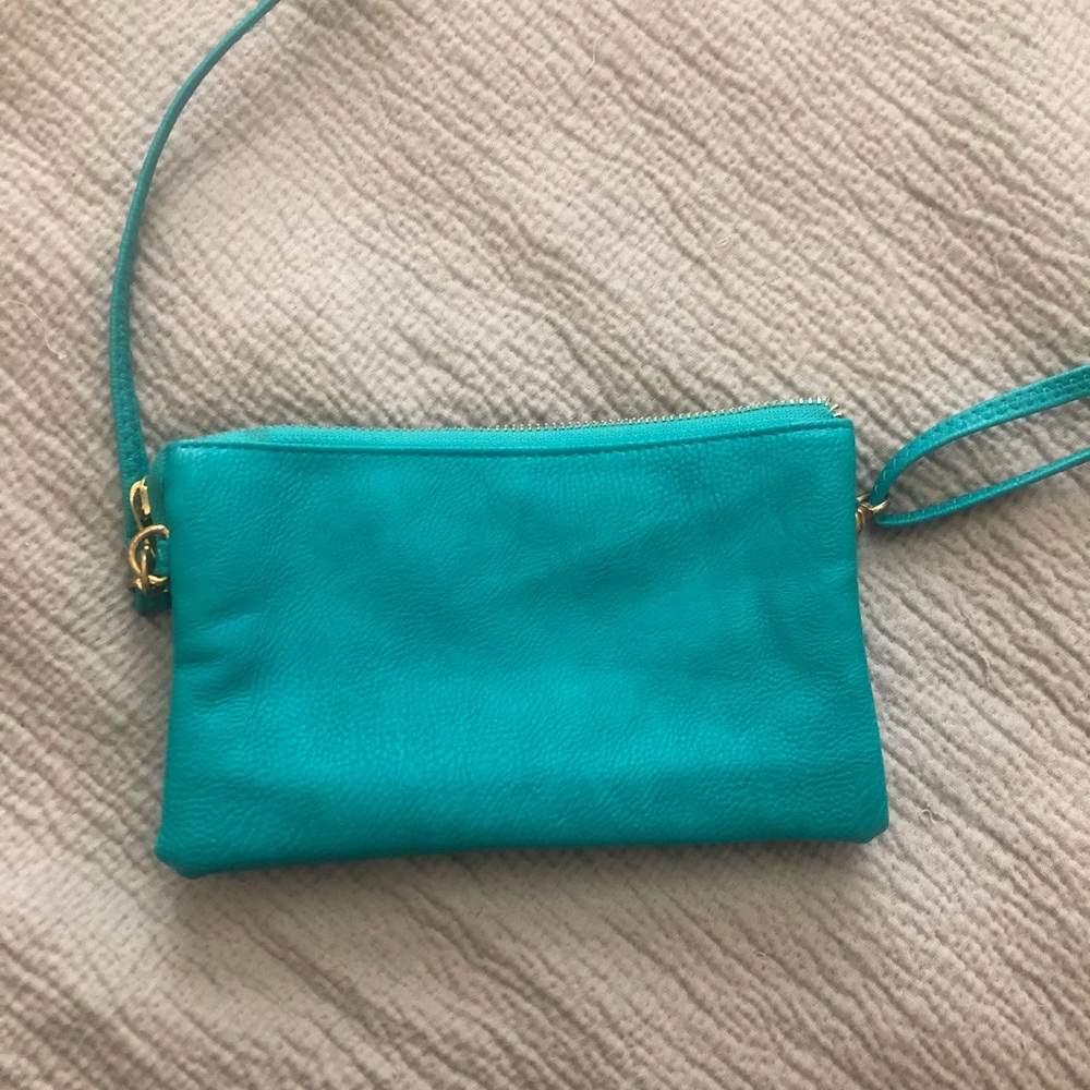 Turquoise crossbody bag with compartments galore!